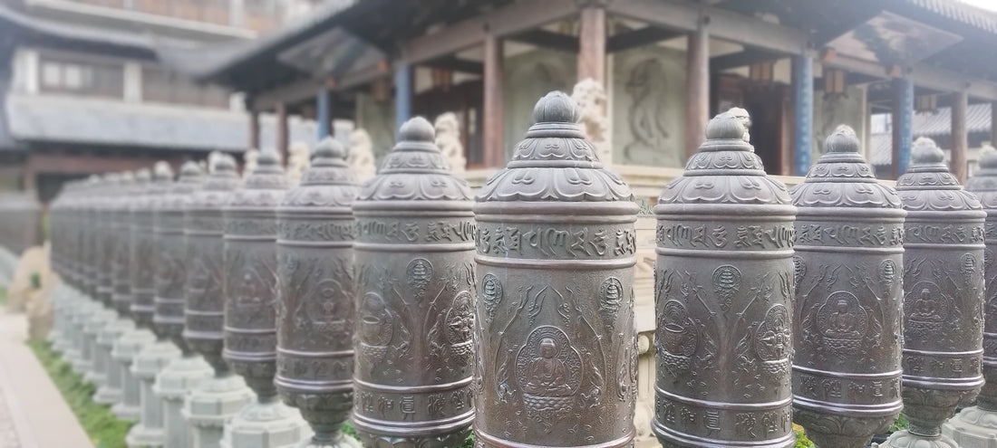 Turning the Wheel of Sutra, the Light of the Heart Never Goes Out--The Thousand-Year Prayer Wisdom of Tibetan Buddhism