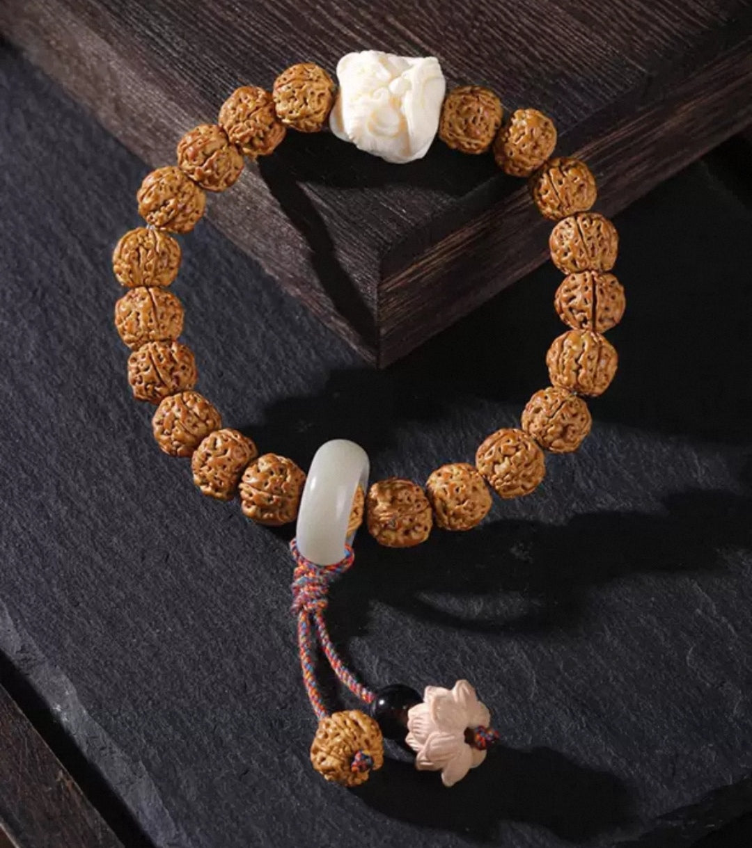 Lotus Waking Lion Vajra Bodhi Seed Strings